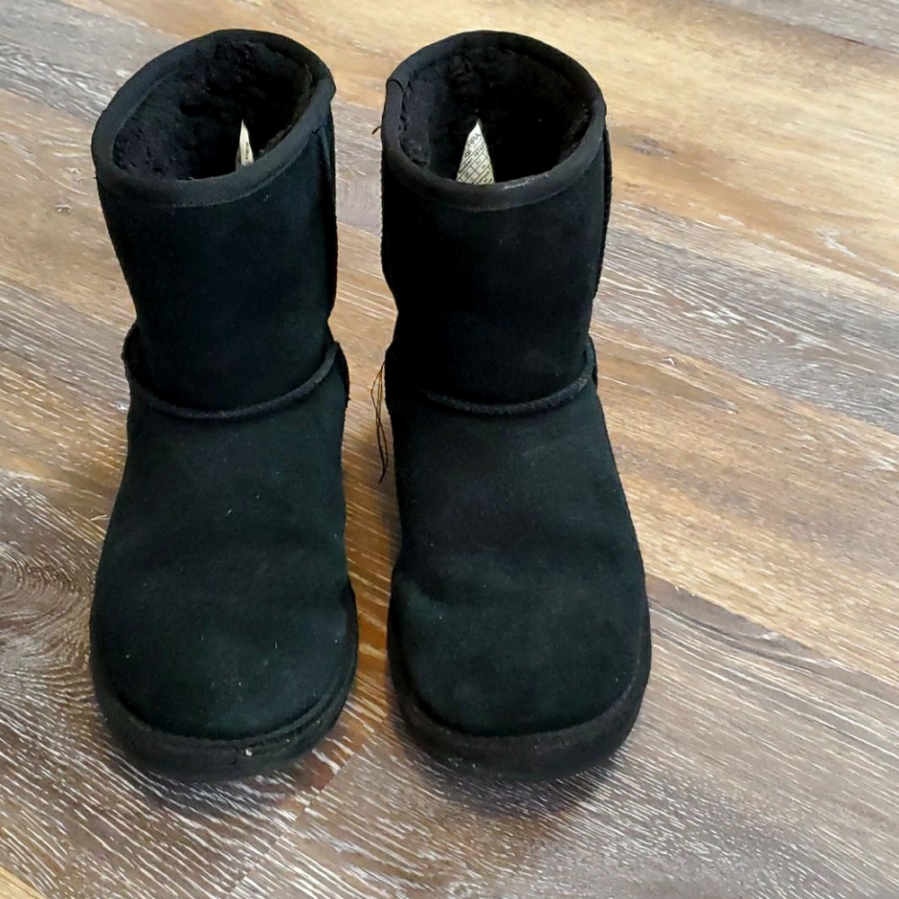 Youth size 3 uggs